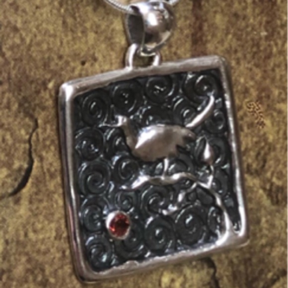 The Black Gold Bird Pendant - Picture 5 of 7